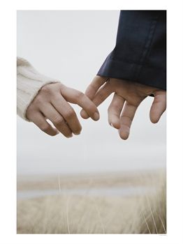 Couple_holding_hands_letting go